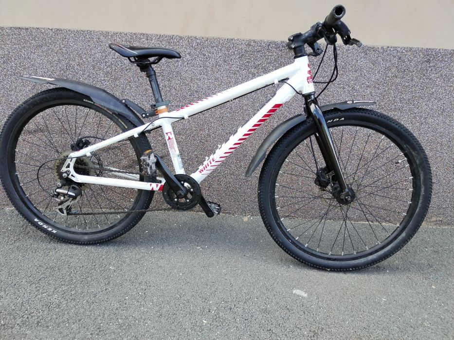 Vând bicicleta roti pe 24
