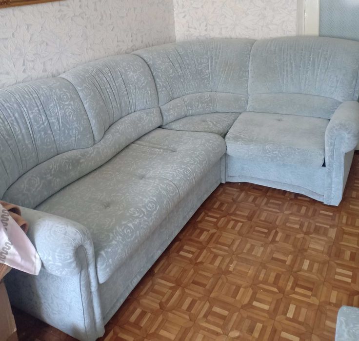 Угловой диван в гостиную