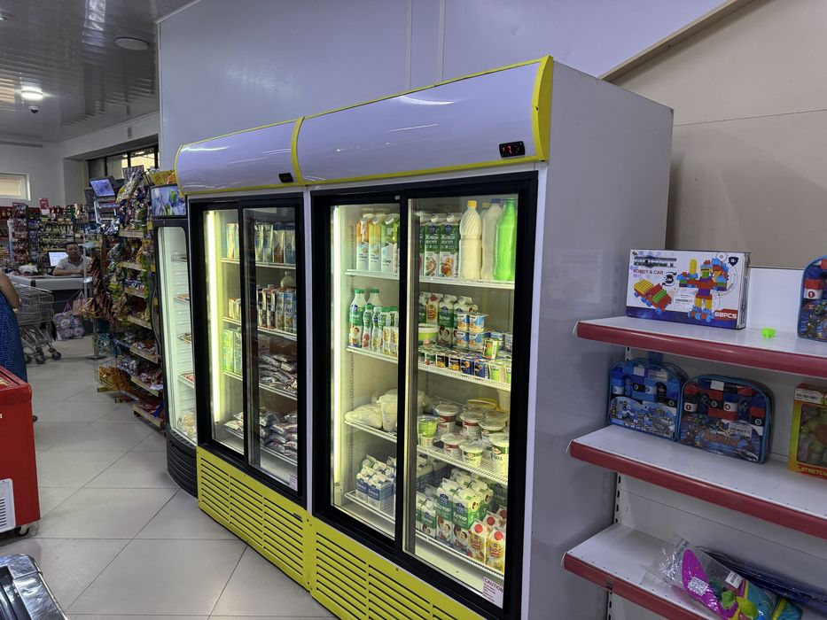 Продам витринные холодильники