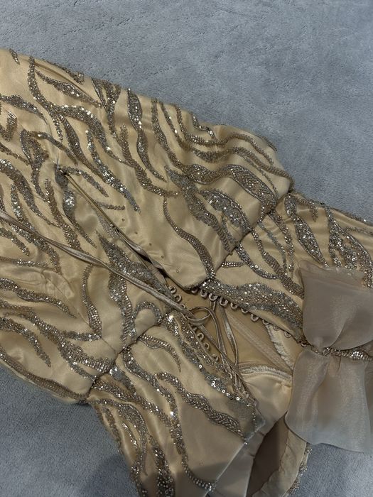 Rochie Aurie.