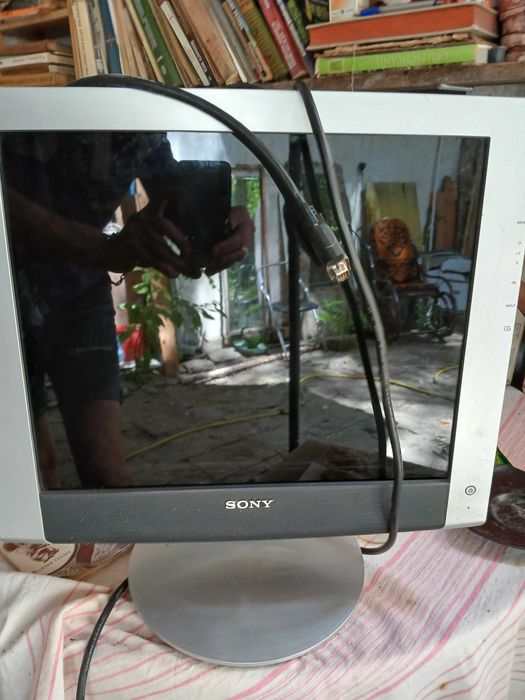 Продавам  DDR 1Gb 400 и 3бр. по 256Мb Ок  състояние и монитор