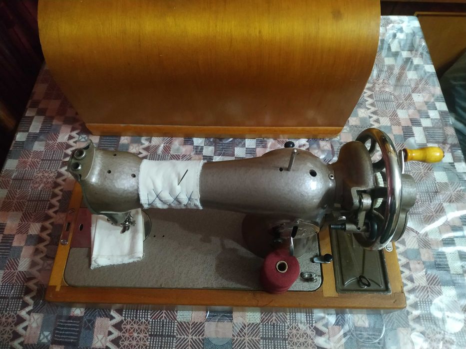 Продается механическая швейная машина
