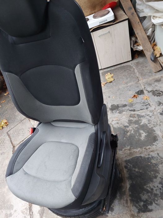 Предна шофьорска седалка за РЕНО Каптюр и Тойота Айго и волани