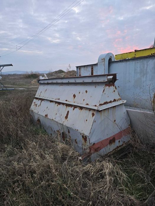 Еднотонен смесител за производство на фуражи.