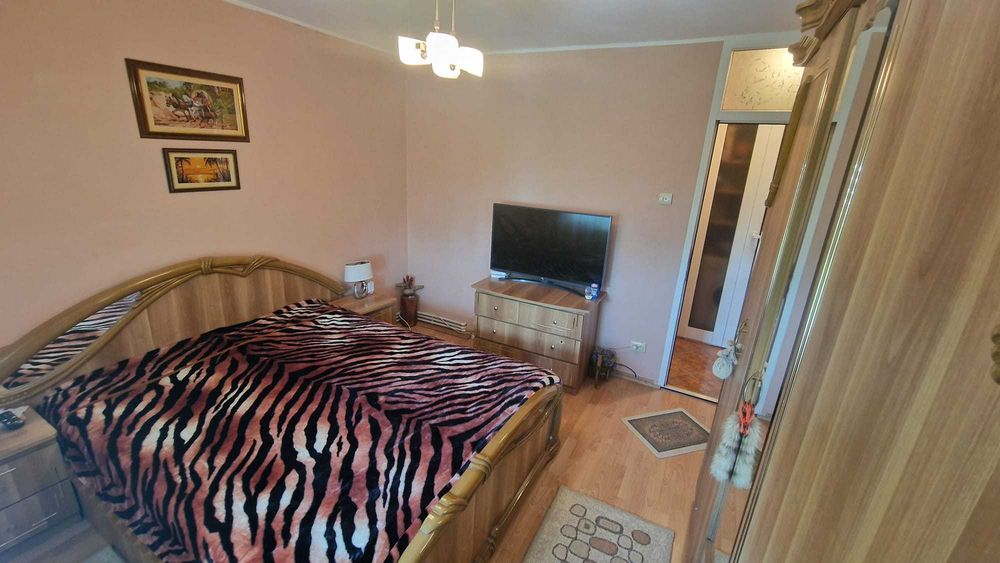 Inchiriez apartament 3 camere decomandat | Zona Liceul Auto