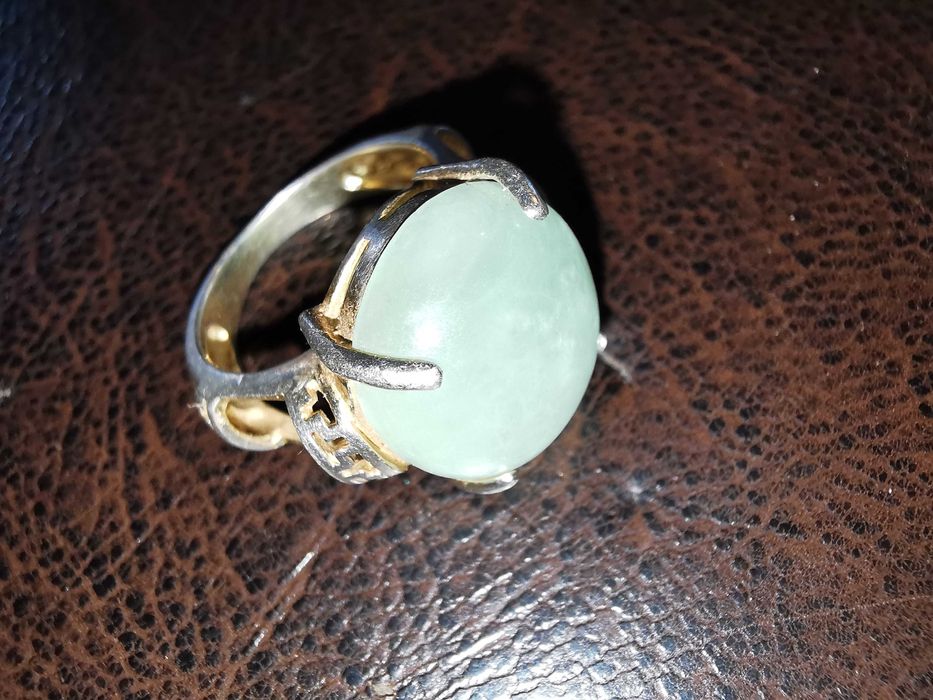 Inel aur alb și piatra de jad