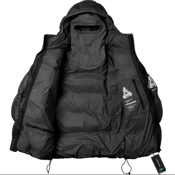 Пуховик от Palace