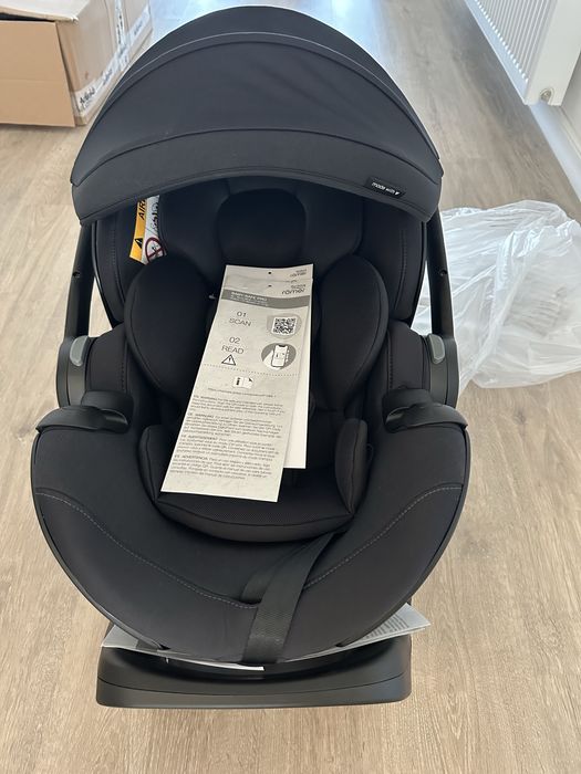 Nou Scoica + baza isofix Britax Romer, reclinabil, 0-15 luni, 40–85 cm