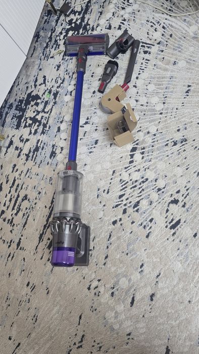 Продам Dyson пылесос. Срочно!