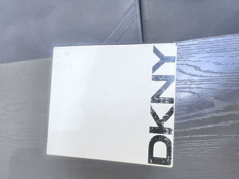 Продам часы DKNY