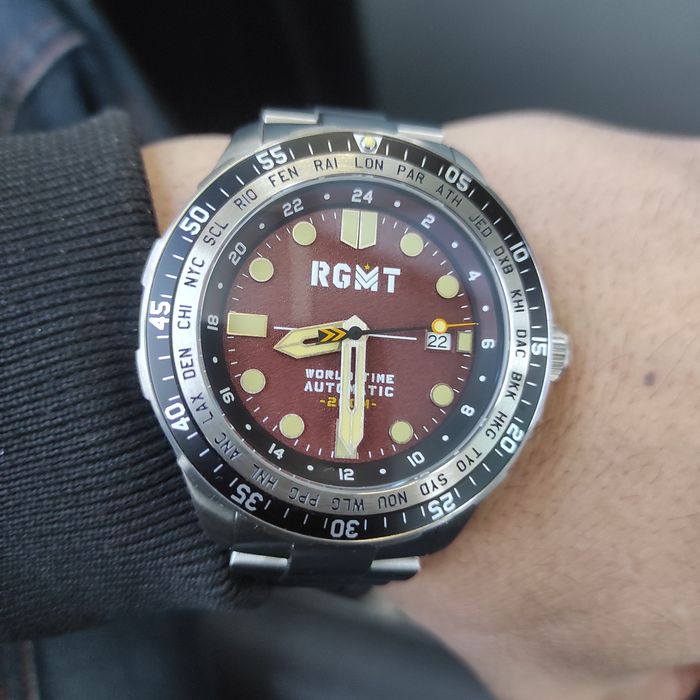 Часовник RGMT чисто нов с кутия и документи