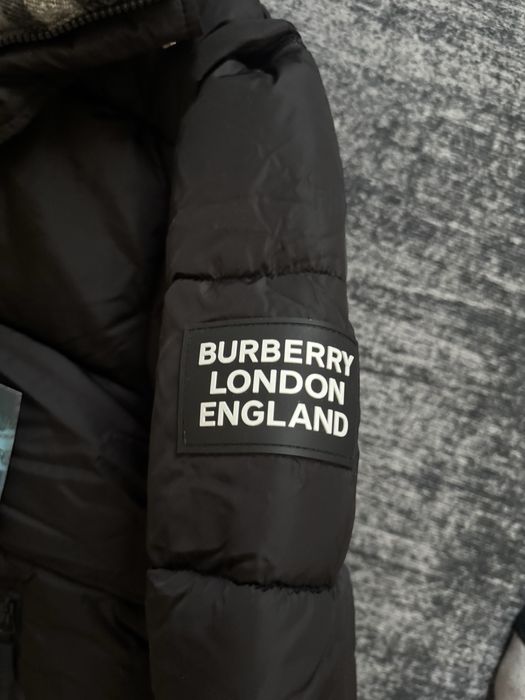 Пуховик от бренда Burberry