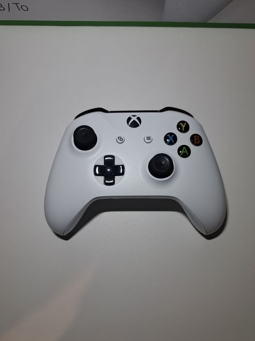 Xbox one s 1tb cu controller+3 jocuri