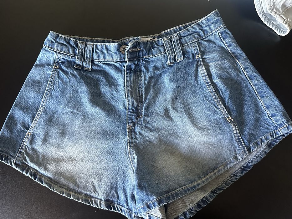 Blugi scurti, model evazat, fustita,