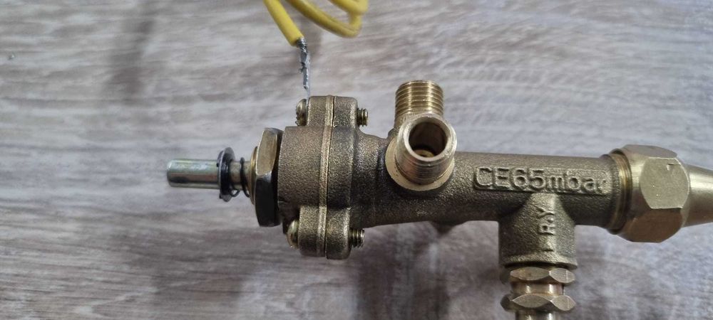 Robinet / supapă gaz GPL sobă Hendingburg – 3 ieșiri – original