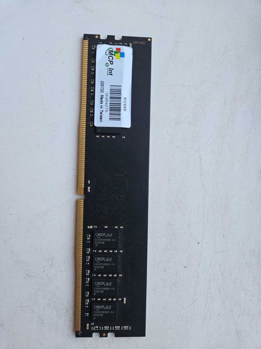 Продам оперативку ddr4 8gb mcpoint