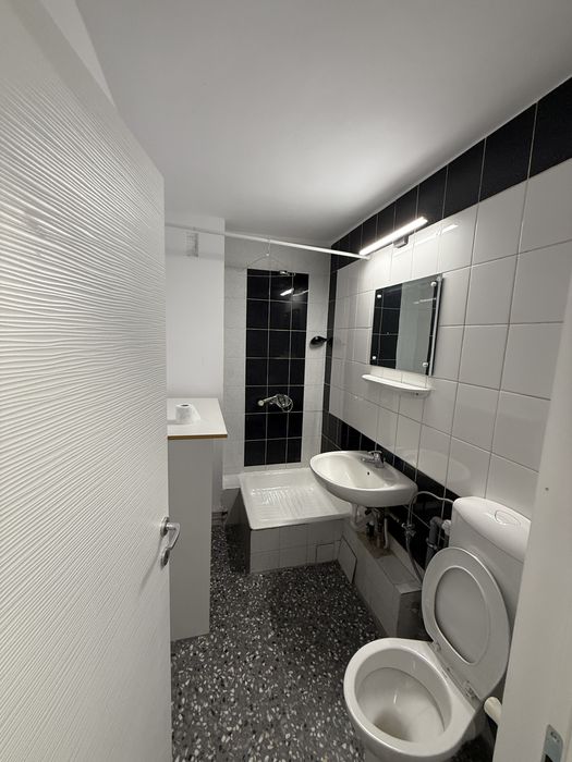 Apartament 3 camere, 2 dormitoare, living spatios, 2 bai , bucatarie