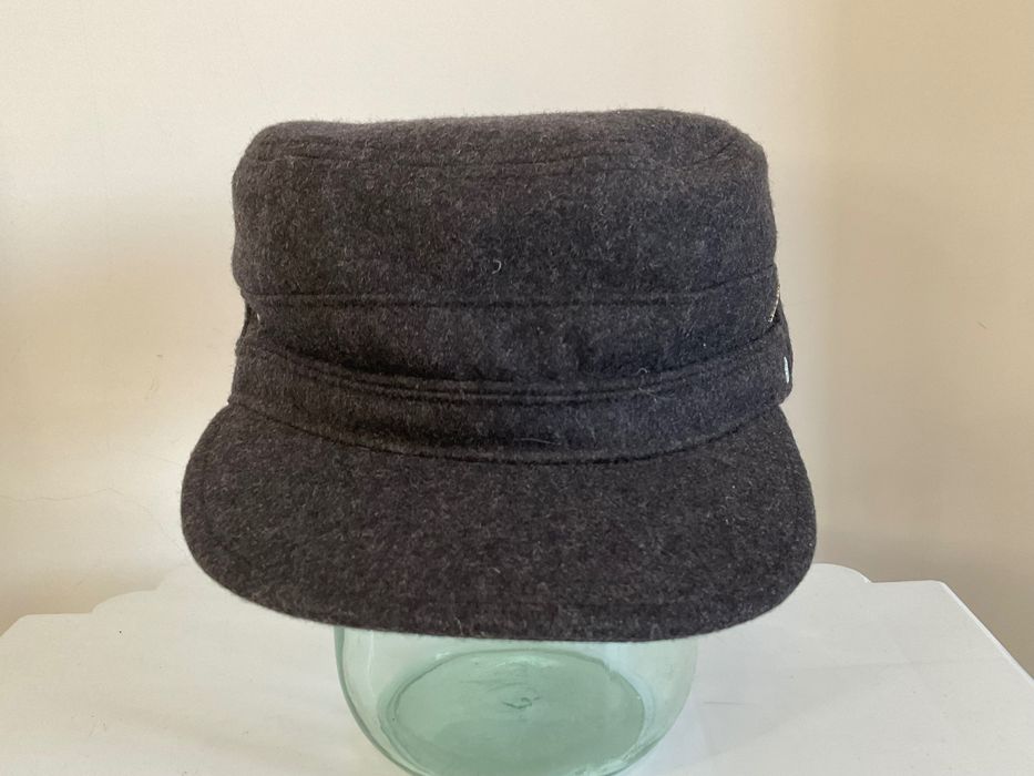 Шапка "Modern amusement", вълна, (черен гарван).