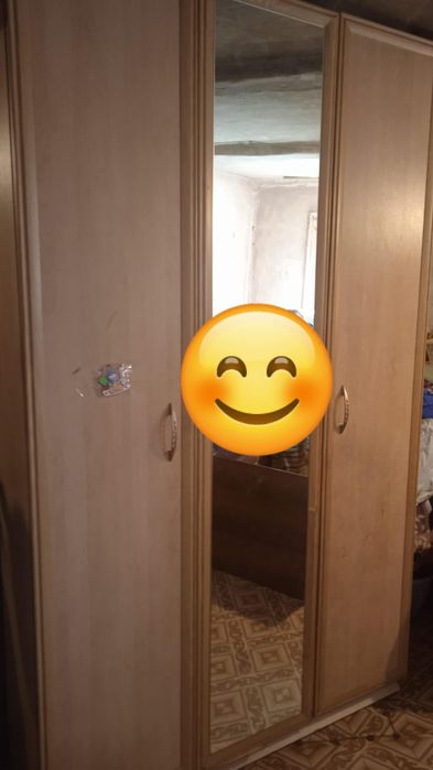Продам шкаф с зеркалом