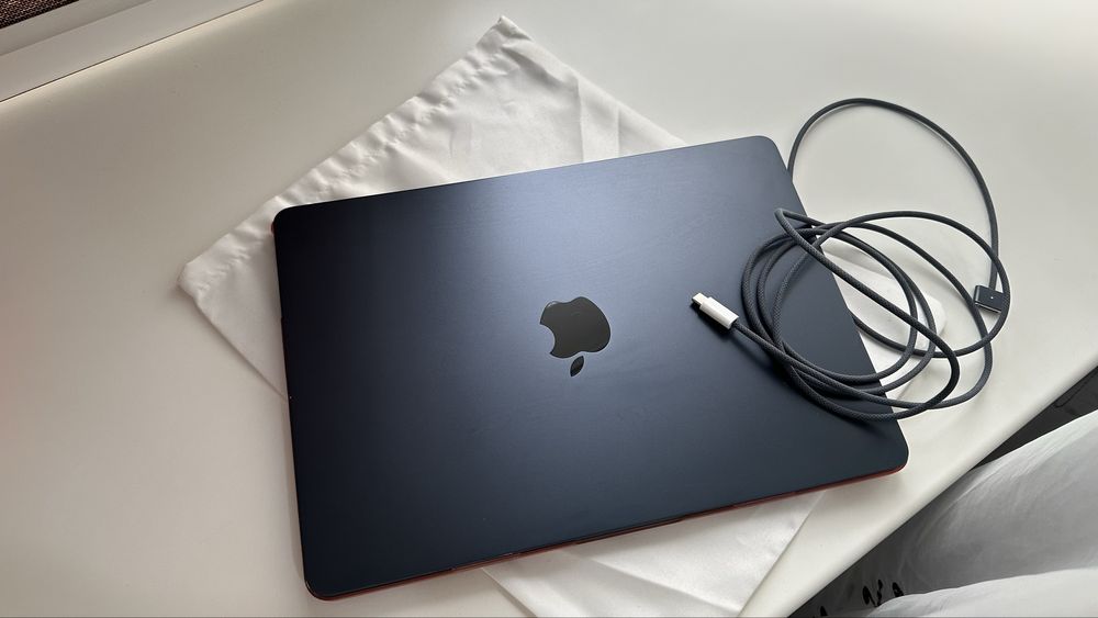 Macbook air m2 (2022) в отличном состояним