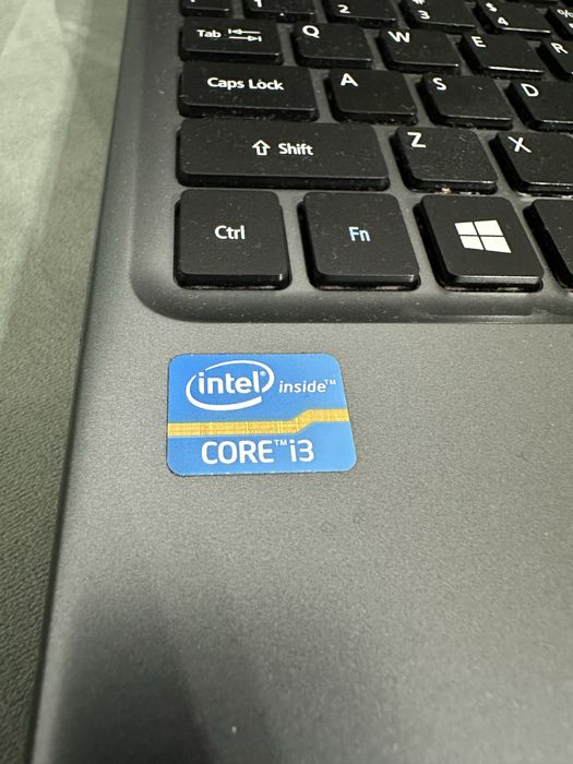 Laptop ACER E1-570