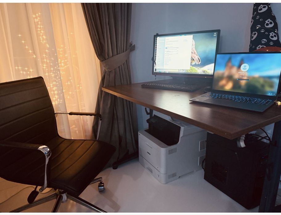 Vand urgent birou mare cu picioare reglabile +scaun managerial,ca noi