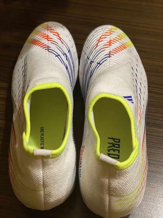 Ghete de fotbal Nike Tiempo și Adidas Predator