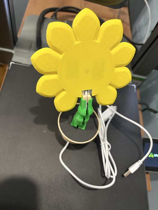 3D принтирана декоративна лампа „Слънчоглед“