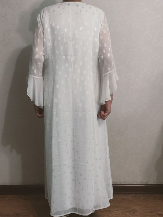 Нарядное белое платье в пол