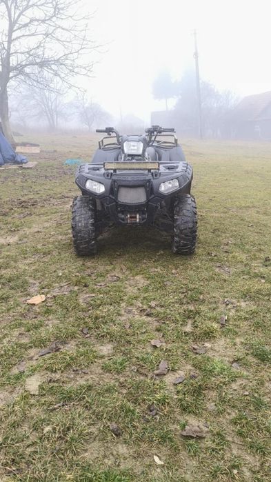 Vând atv polaris