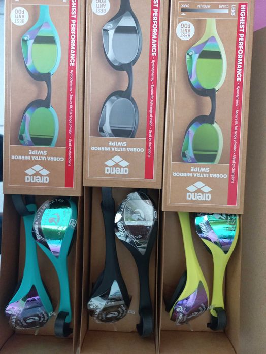 Продавам очила за плуване Arena Cobra ultra