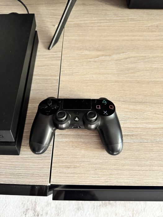 PlayStation 4 (1TB) de vânzare