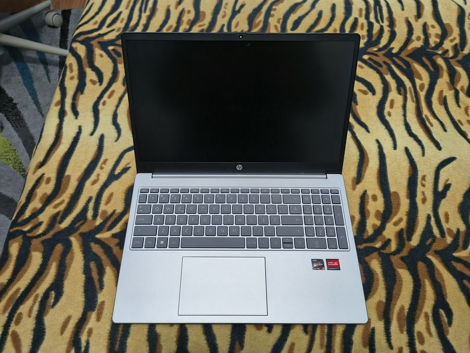 Vând laptop HP AMD ryzen 3