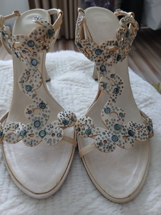 Sandale elegante cu strasuri cumparate de la magazinul JACOB'S