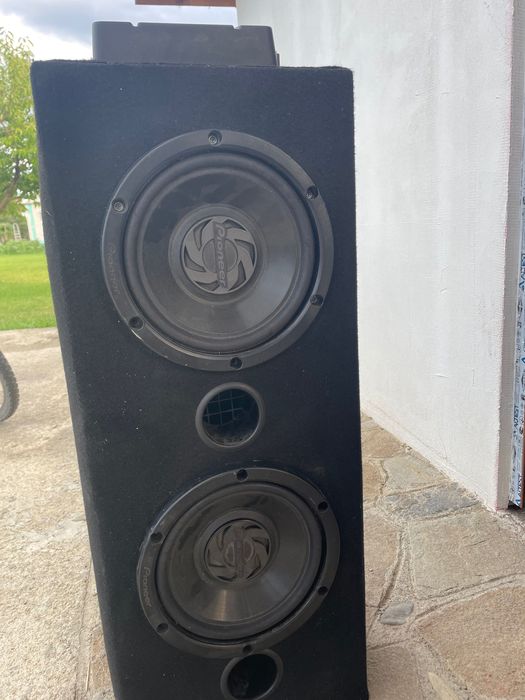 Бас каса за кола