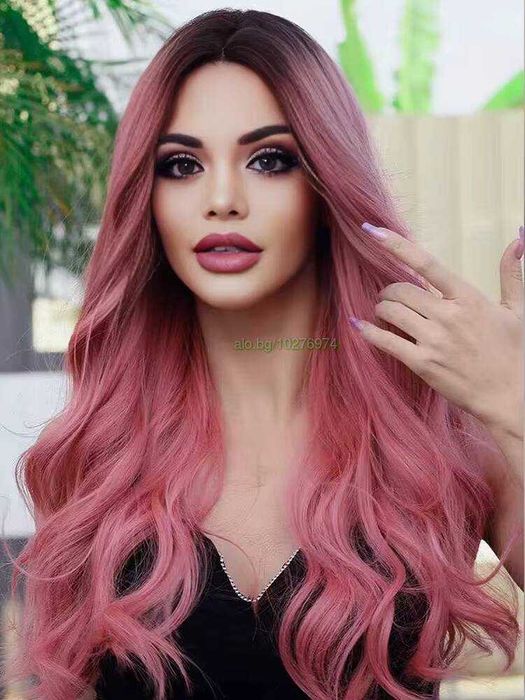 Розова омбре перука на път с тъмни корени