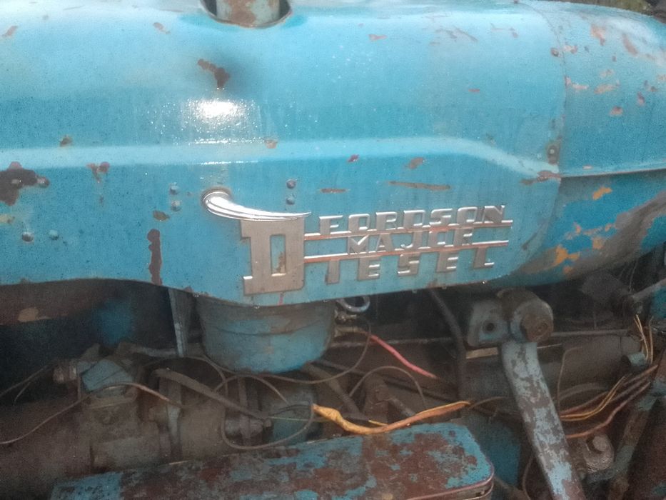 Vând tractor fordson major diesel