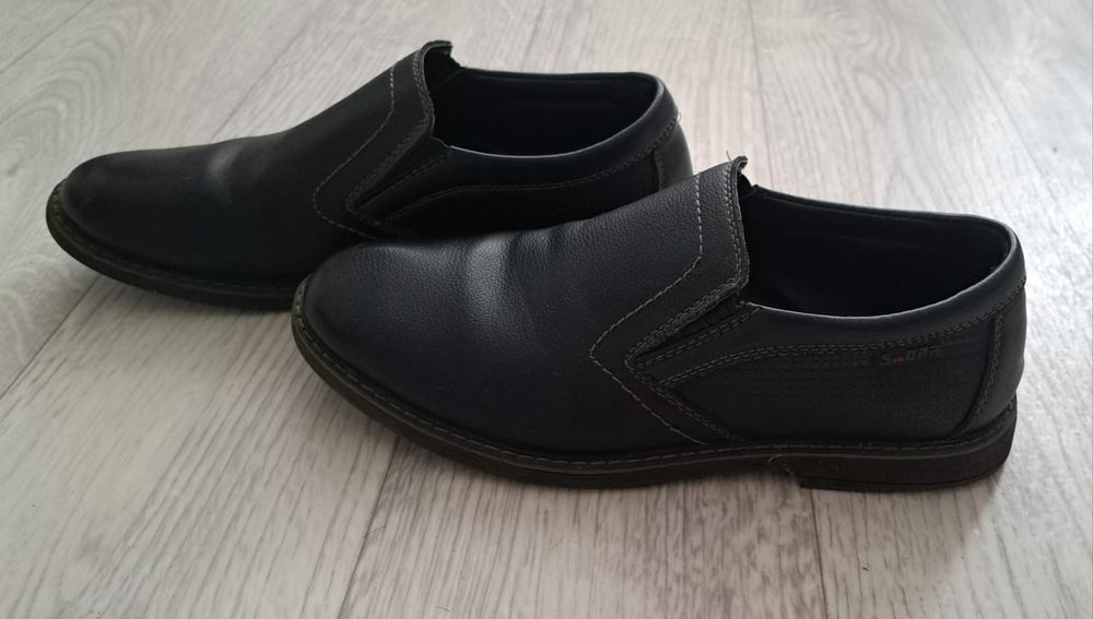 Продам туфли на мальчика
