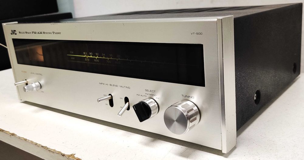 JVC VT 500 tuner vintage cu scala iesire variabila pt amplificator