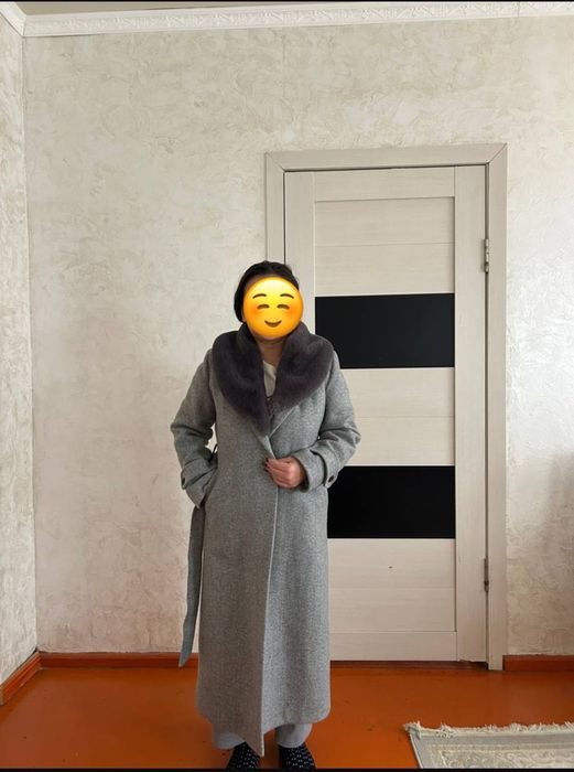 Продам пальто длинное с ремнем размер подойдёт на 42-44 размер