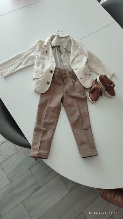 Vând 2 costume copii set 4 piese mărimea 104 și mărimea 98