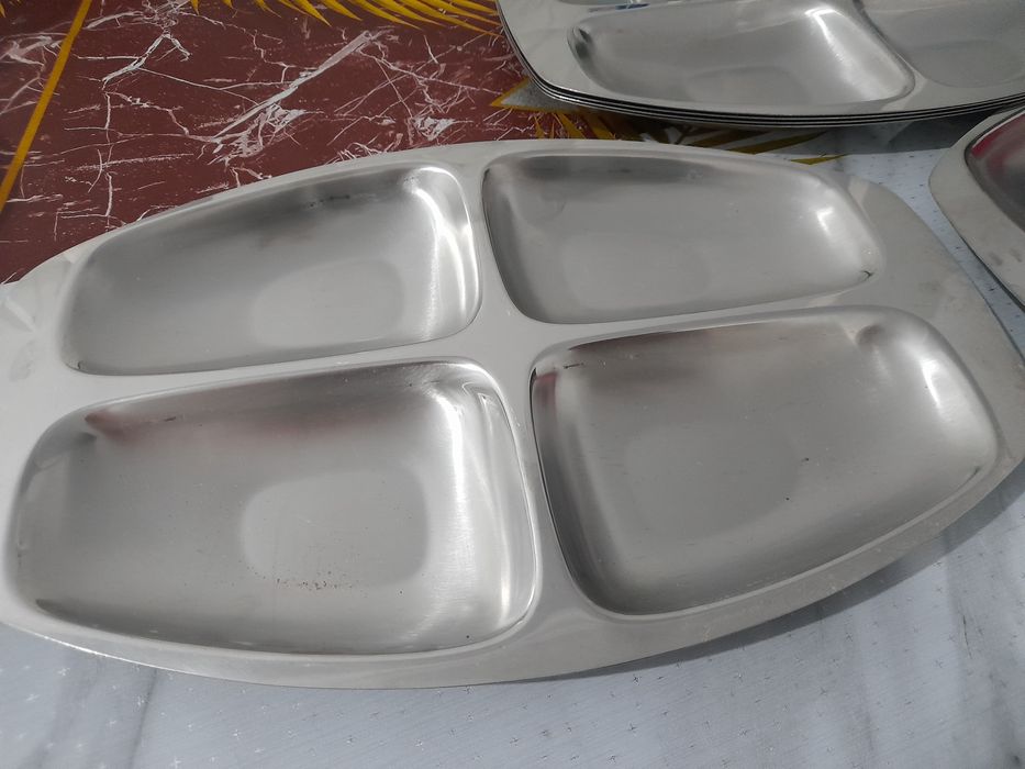 Vind 6 platouri aperitiv de inox alimentar