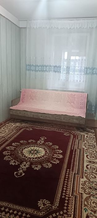 Ал Жасур кафе олдида 2 хоналик квартира оилага ижарага берилади