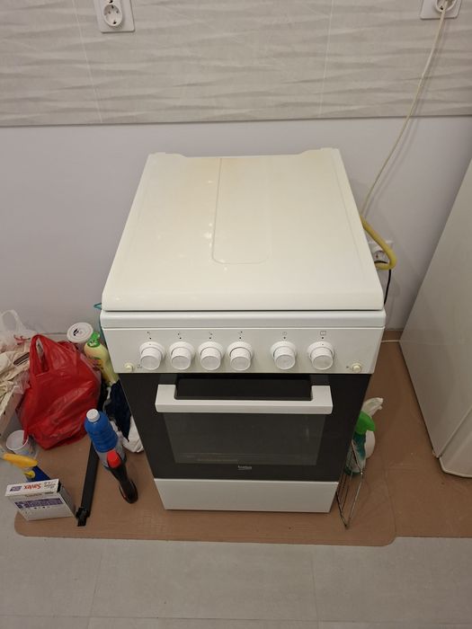 Aragaz Beko puțin utilizat