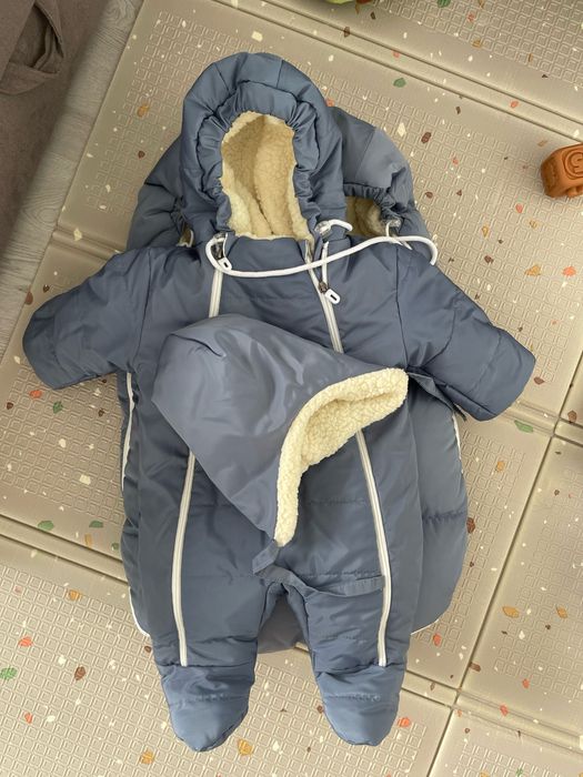 Продам кокон с комбинезоном зимний!