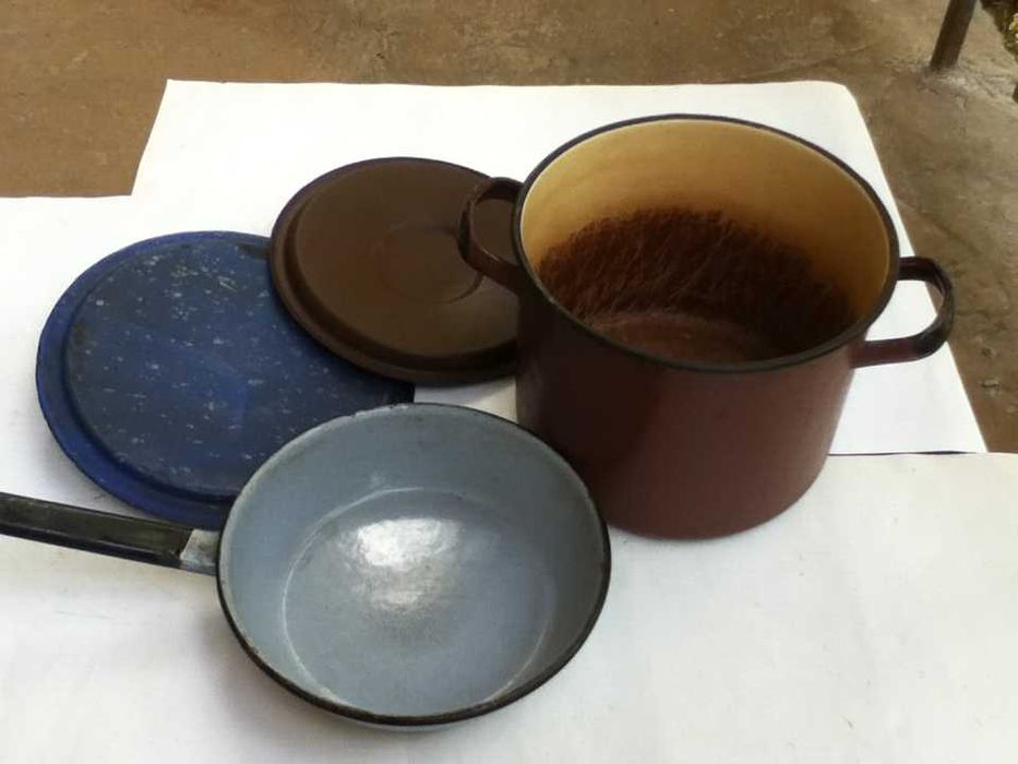 Овощерезка , кастрюли, ступка сковорода,крышки и др. дом.предметы.