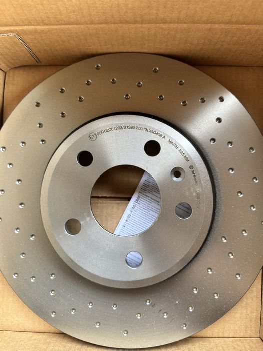 Vând discuri fața + spate + placuțe brembo