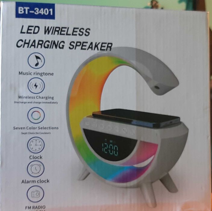 Smart LED лампа-зарядно с високоговорител и часовник