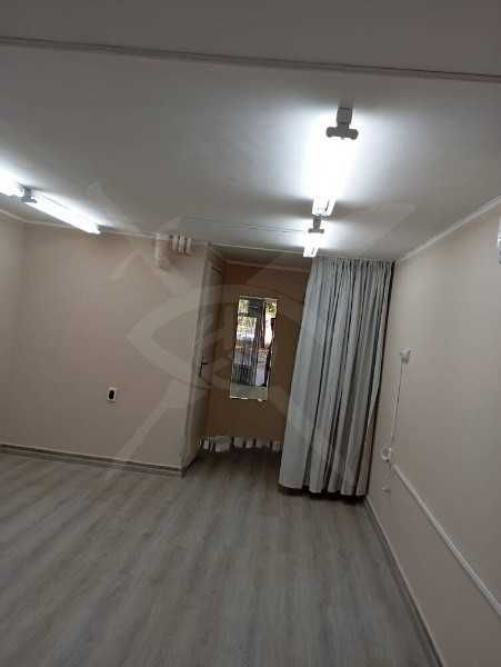 Продава се Офис в Пловдив, Кючук Париж - 27 кв.м за 982 €/кв.м - Снимка #2