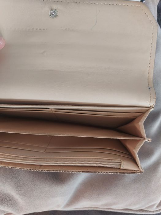 Портмоне на Guess.